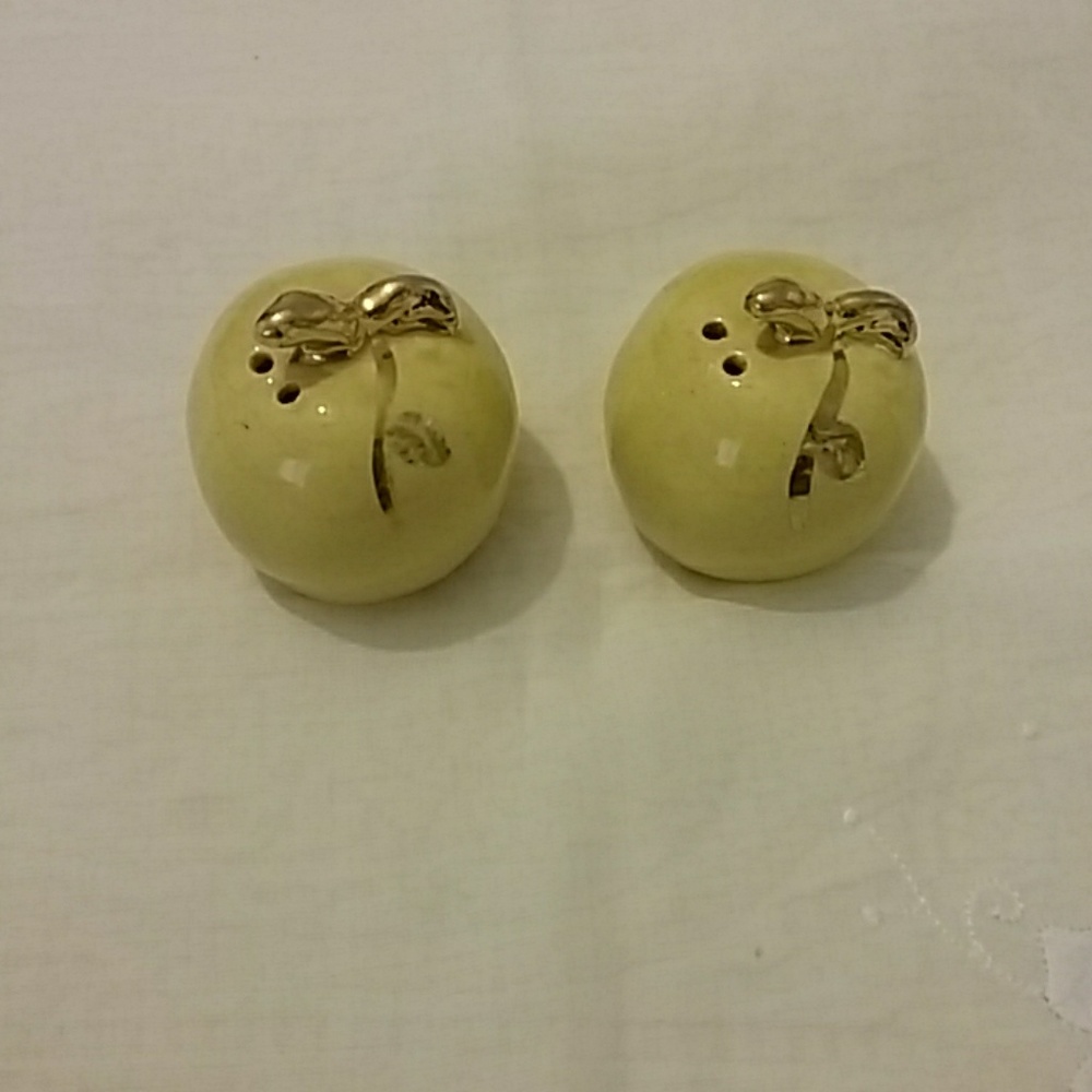 Vintage salt and pepper shakers